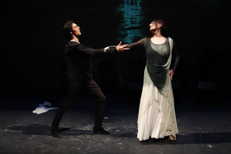 Bailaor Marcos Rodríguez y bailaora Rita Clara durante una escena de Memoria en Movimiento.
